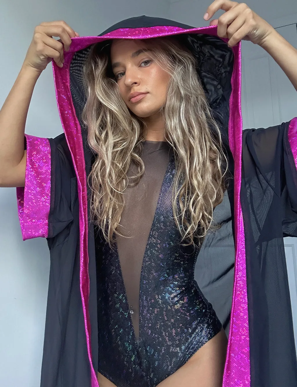 HOODED MESH AND HOLO FRINGED KIMONO - BLACK/PINK