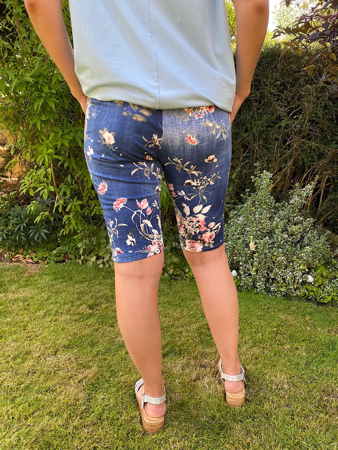 Printed Floral Jogger Shorts Trinny